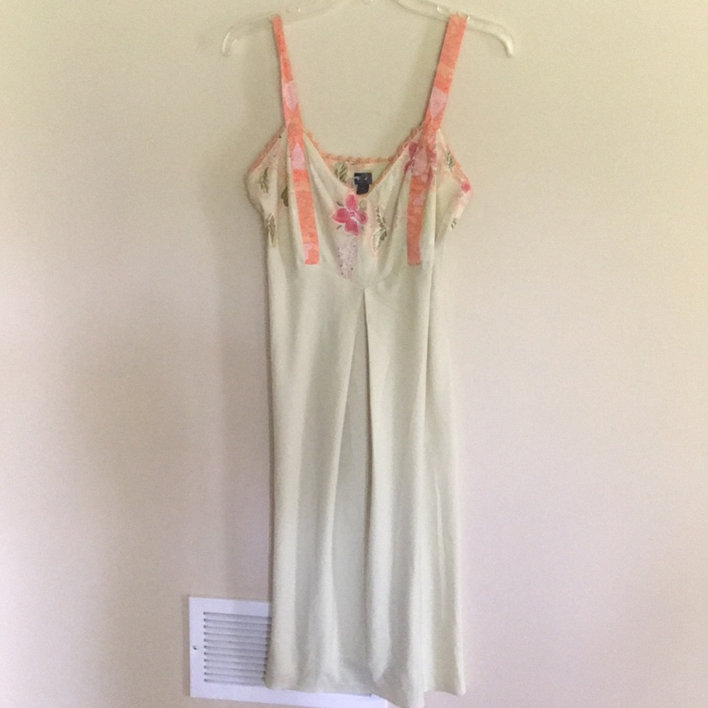 NWT Cabernet chemise Size M